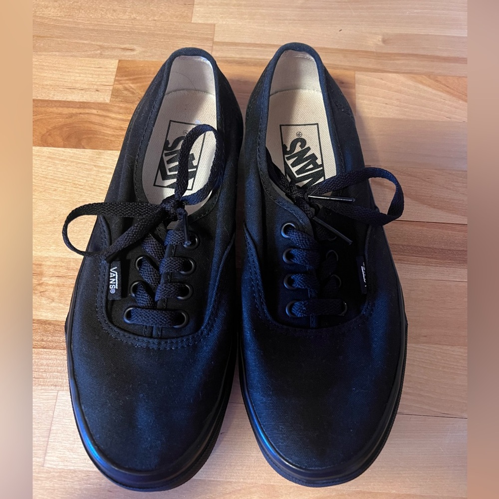 EUC Black Off the Wall shoes, Size 6.5 Women Size 5 Men
